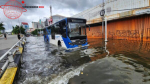 Banjir Rendam Jalan Satrio Grogol 